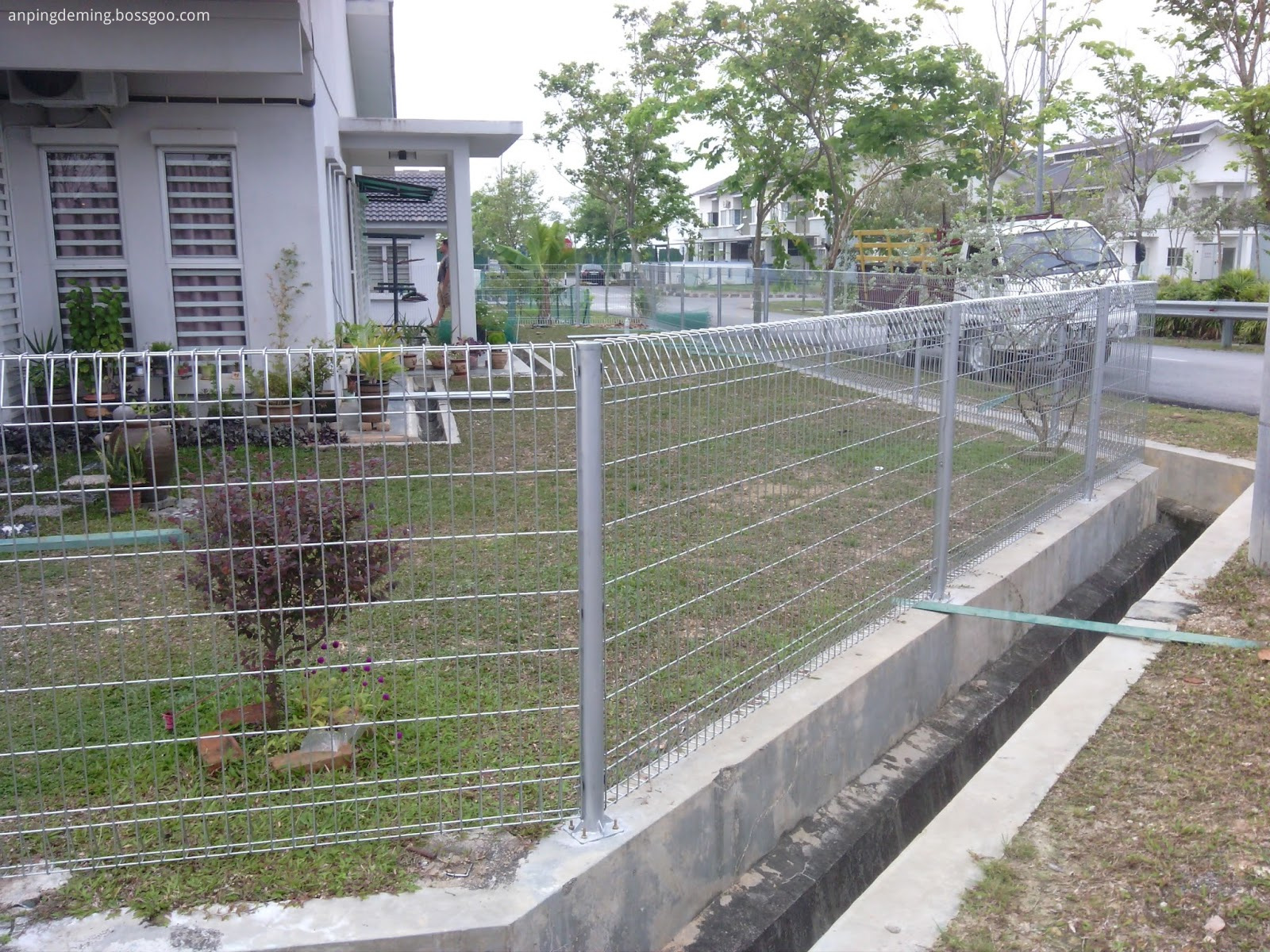 BRC Fence Installing BRC Fence Installing